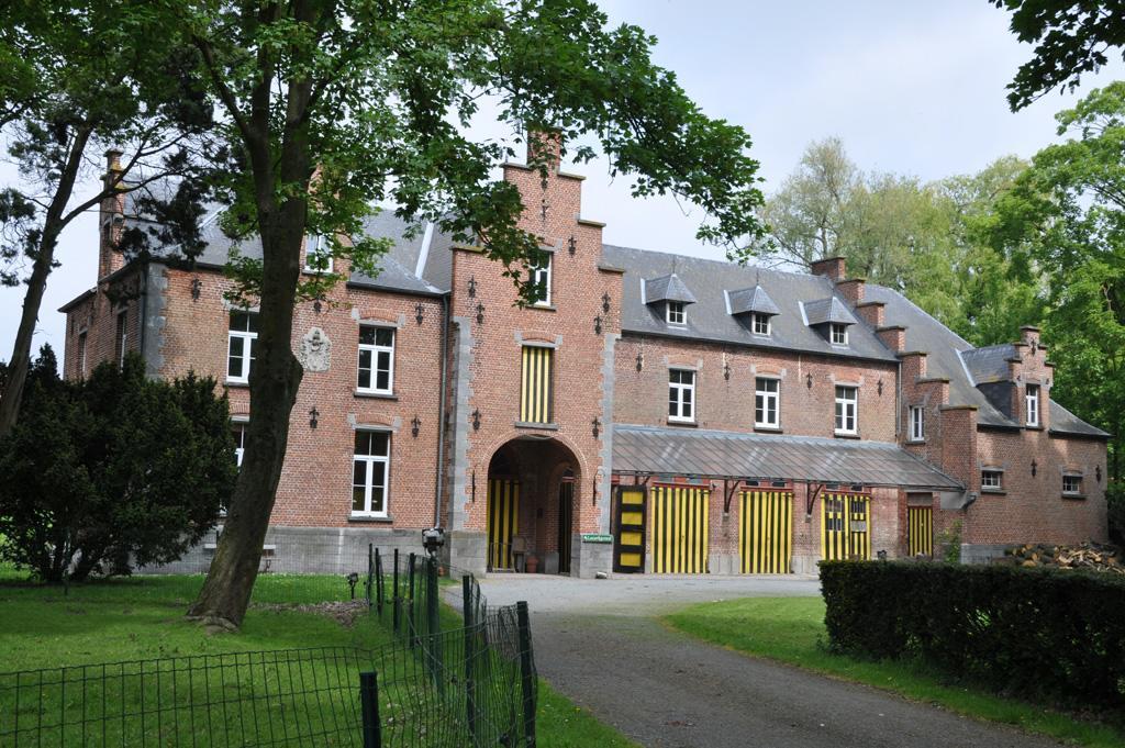 فندق Lozerkasteel Kruishoutem المظهر الخارجي الصورة